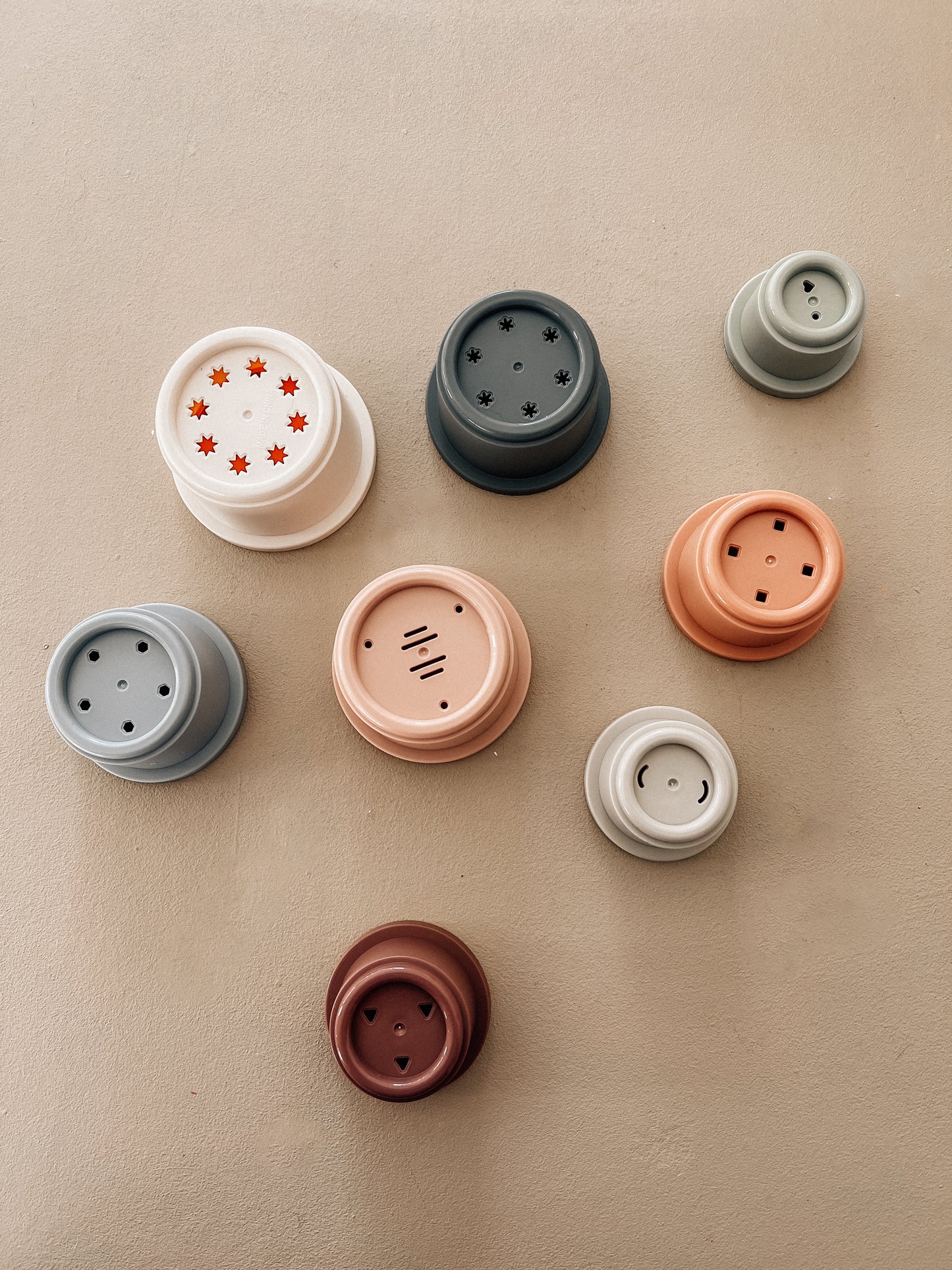 Set of 8 stacking cups