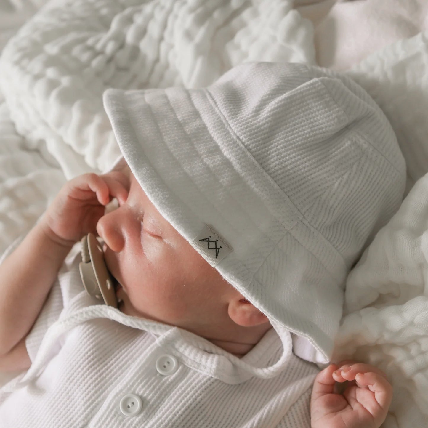 Summer Bodysuit & Sun Hat - White