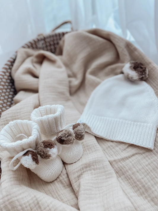 Pom pom beanie and bootie set - ivory