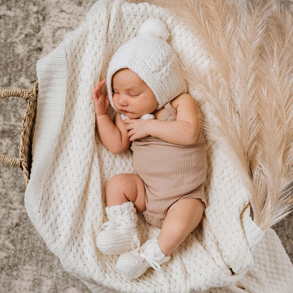 Merino wool beanie and booties - ivory