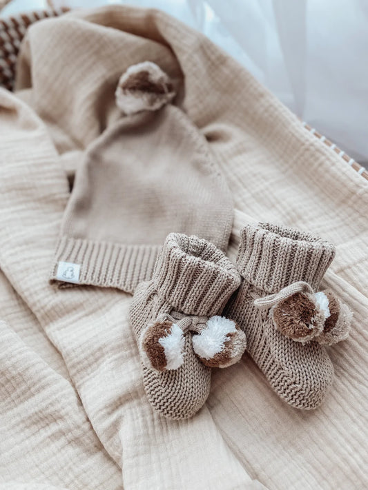 Pom pom beanie and bootie set - eggshell